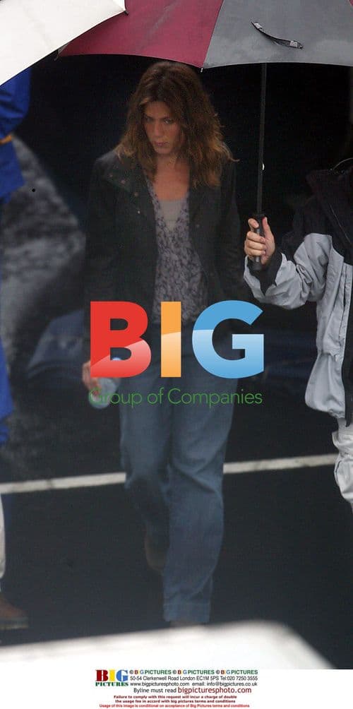 Jennifer Aniston on 'Friends With Money' set