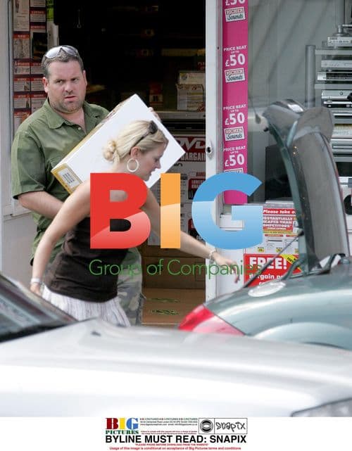 DJ Chris Moyles Shopping for DVD Player