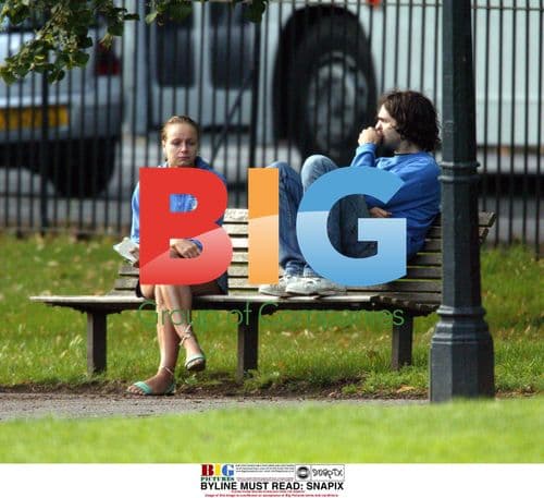 Samantha Morton and boyfriend in London park