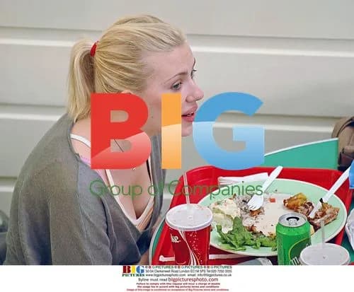 Scarlett Johansson Takes Chihuahua to Lunch
