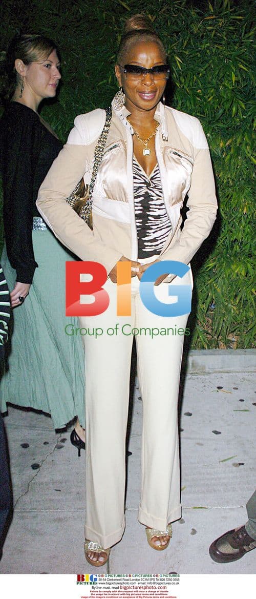 Mary J. Blige at Koi Restaurant in Beverly Hills