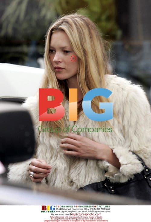 Kate Moss Leaves Restaurant