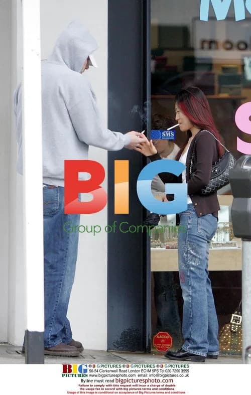 Jennifer Garner and Ben Affleck with baby at cafe