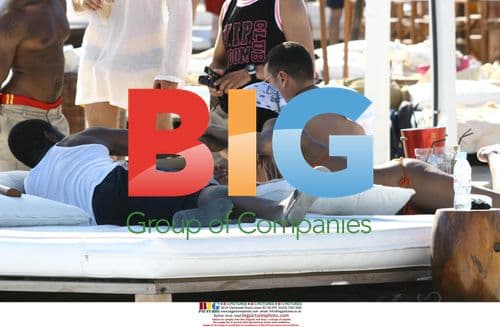 Usher and girlfriend on holiday in France