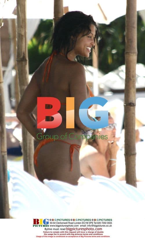 Usher and girlfriend relax in France