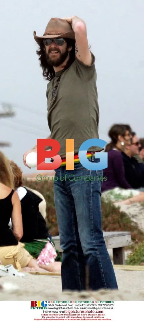 Kate Hudson with Family on Malibu Beach
