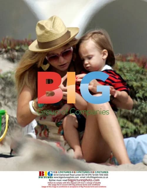 Kate Hudson with Family at Malibu Beach