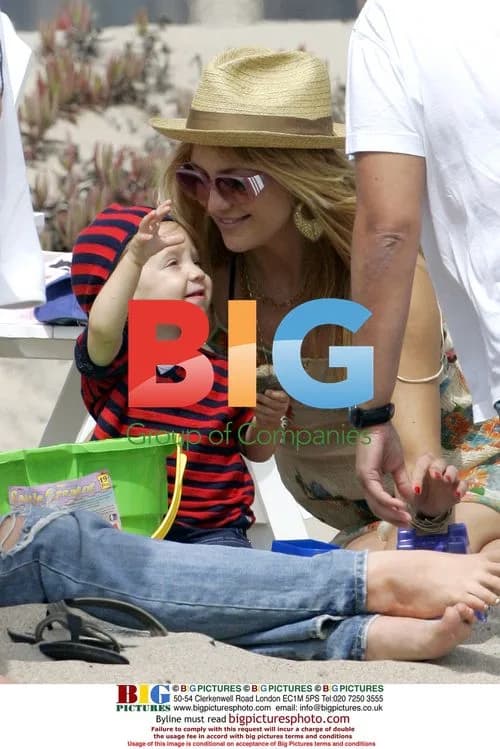Kate Hudson and Family at Malibu Beach