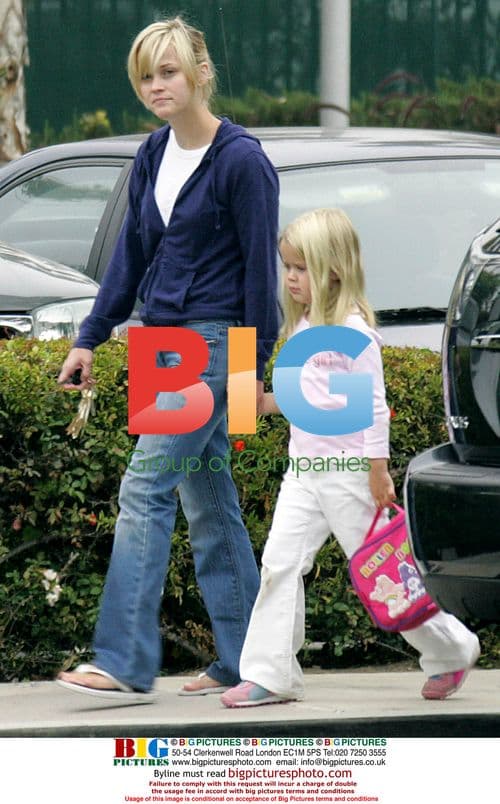 Reese Witherspoon picks up daughter Ava