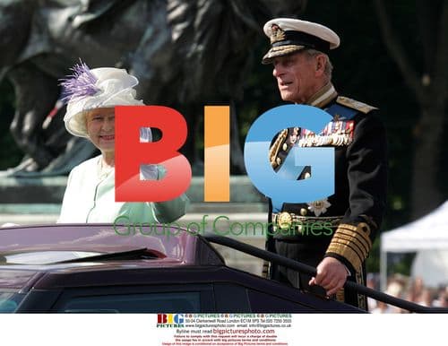 Queen Attends Wartime Britain Song and Dance Spectacular