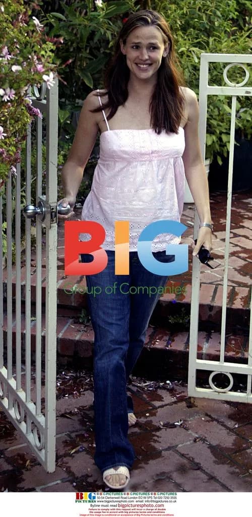 Pregnant Jennifer Garner Grocery Shopping