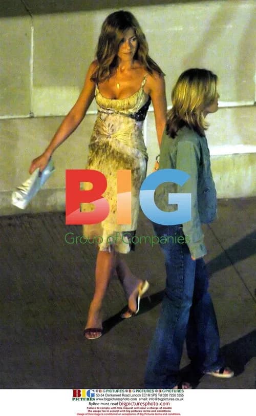 Jennifer Aniston Filming 'The Break Up' in Chicago