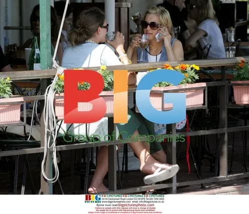 Ashlee Simpson Having Lunch in West Hollywood