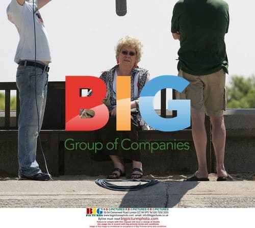 Coronation Street Actors Bill Tarney and Liz Dawn on Set