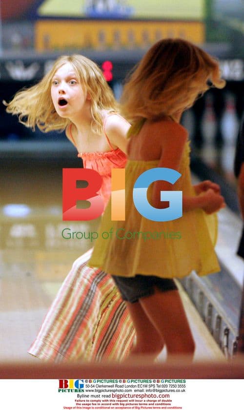 Dakota Fanning Bowling With Sister