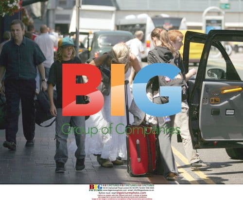 Rachel Hunter with kids at Heathrow Airport