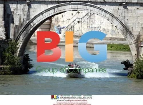 Tom Cruise films 'Mission Impossible 3' in Rome