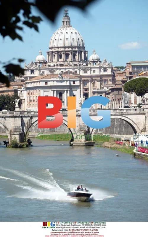 Tom Cruise filming 'Mission Impossible 3' in Rome