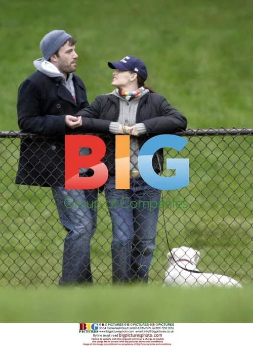 Affleck and Garner Enjoy Walk