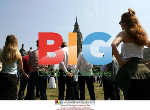 Londoners Observe 2 Minute Silence