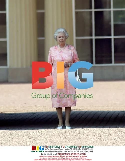 Queen observes moment of silence for London attacks