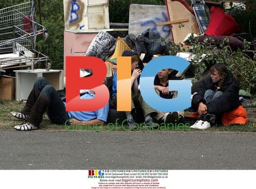 Coronation Street actors film park clean-up scene