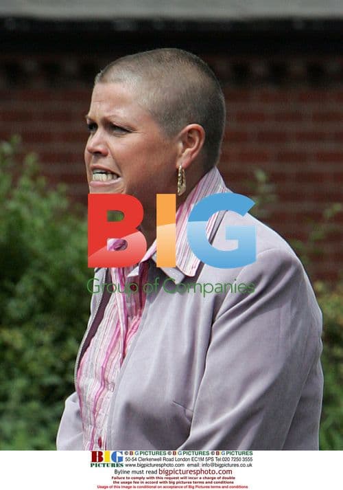 Coronation Street actors film park cleanup scene