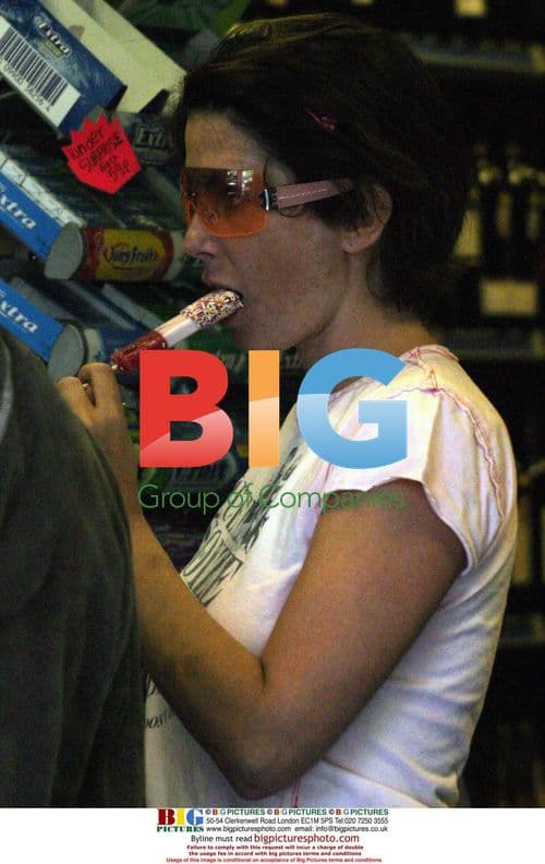 Sadie Frost and Davinia Taylor Shopping