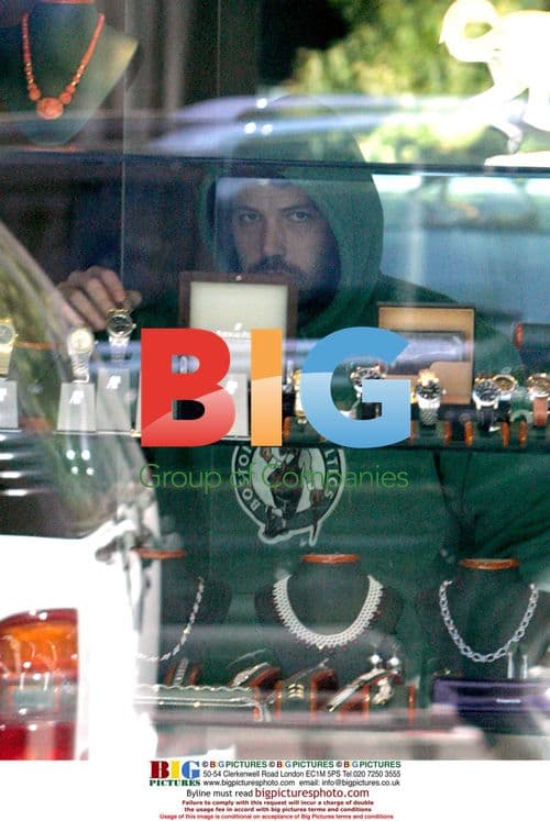 Ben Affleck leaves gym, visits jewelry store