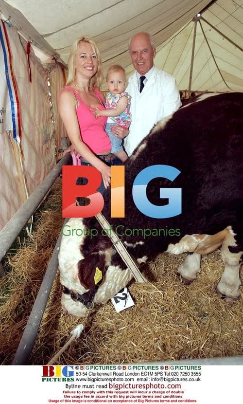 Sara Cox supports dad Len at Royal Lancs Show