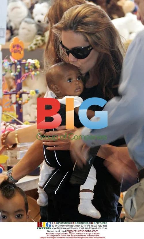 Angelina Jolie shops at Malibu toy store