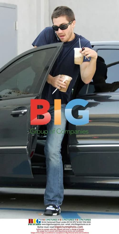 Jake Gyllenhaal picks up coffee in Beverly Hills