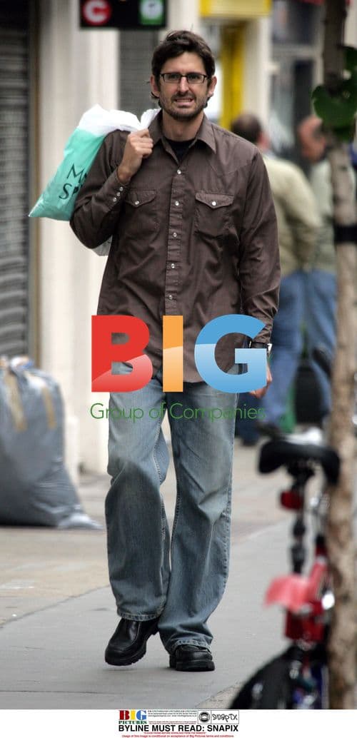 Louis Theroux Shopping with Girlfriend