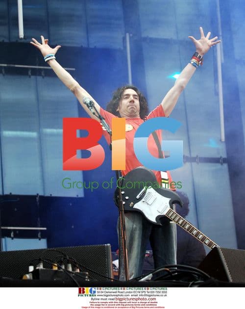 Snow Patrol Performing at 2005 Isle of Wight Festival