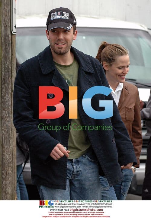 Affleck and Garner Enjoy Outing in Vancouver