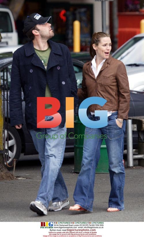 Ben Affleck and Jennifer Garner out for lunch with co-star