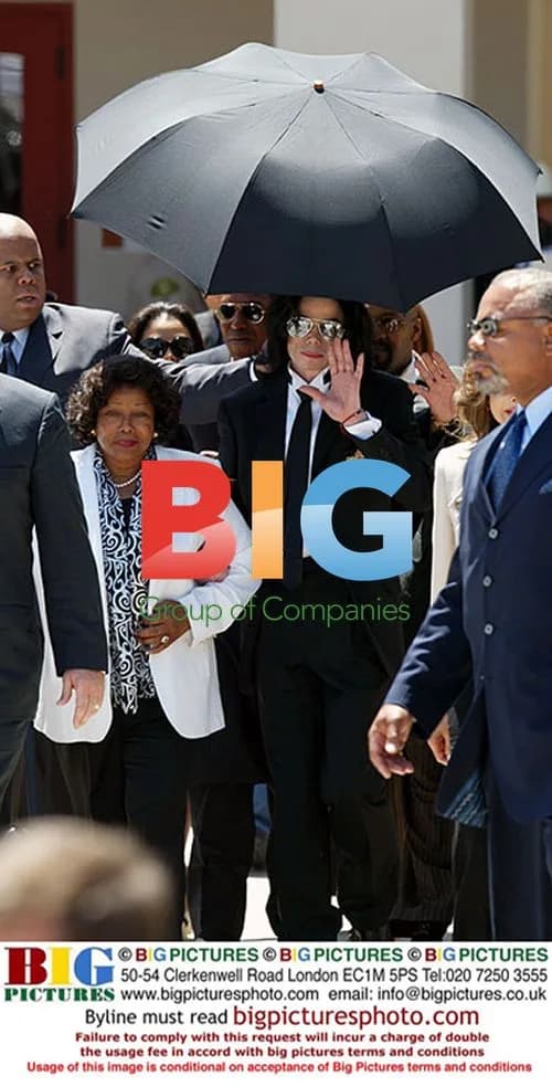 Michael Jackson Leaves Courthouse