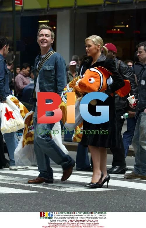 Suzanne Shaw strolls in New York