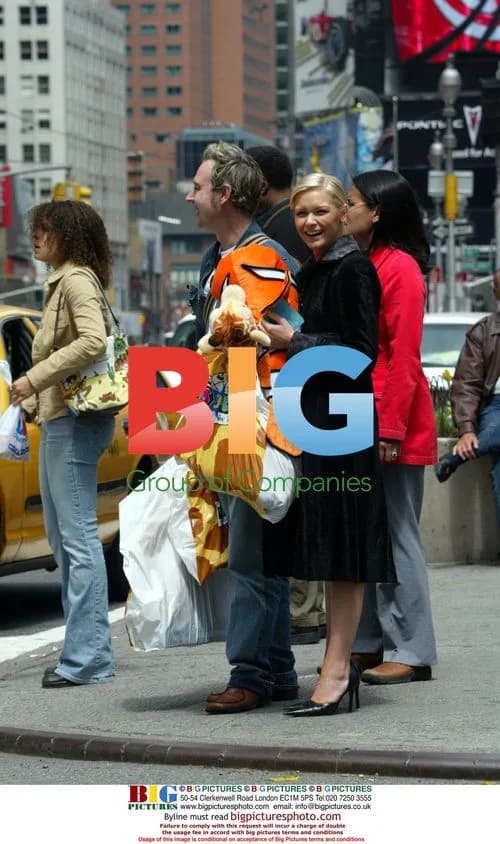 Suzanne Shaw shopping in New York