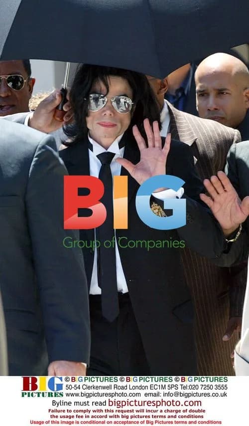Michael Jackson Leaves Courthouse