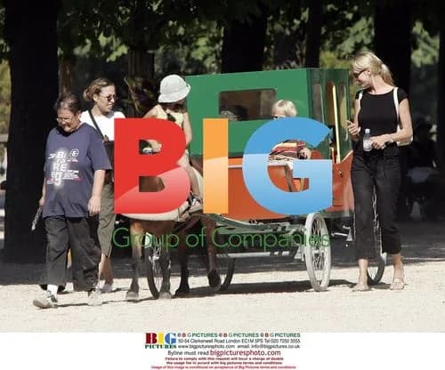 Uma Thurman in Paris park with kids