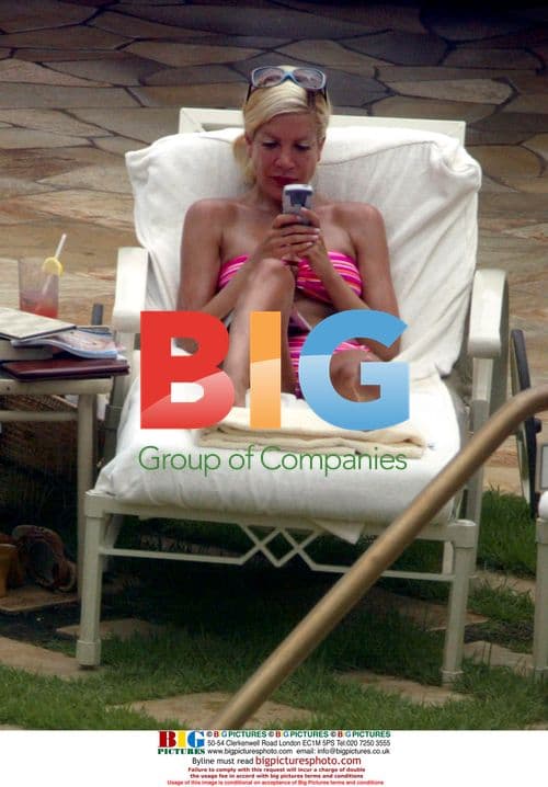 Tori Spelling and Husband Vacation in Maui