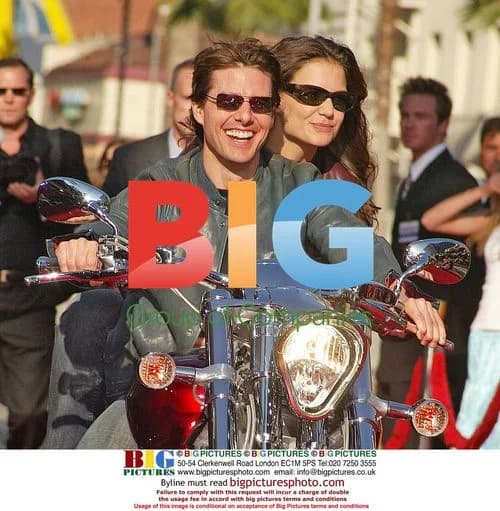 Tom Cruise and Katie Holmes at 'War Of The Worlds' premiere