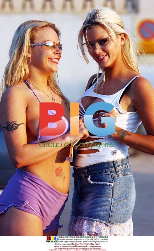 Glamour Girls Tara and Delta Golf in Spain