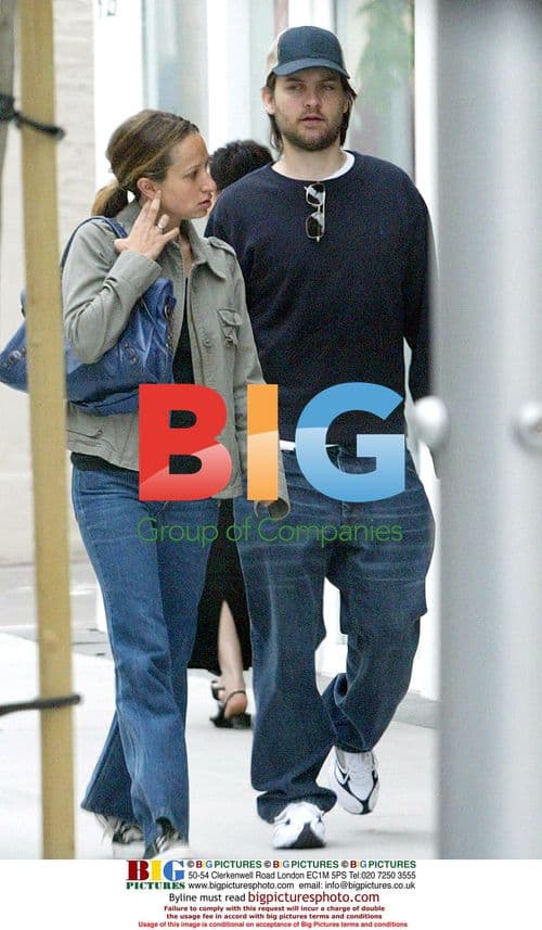Tobey Maguire and Girlfriend Shopping in Beverly Hills