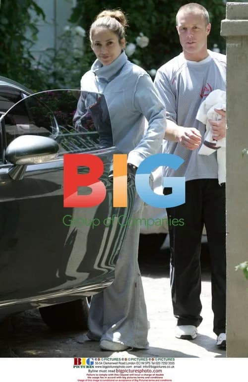 Jennifer Lopez Smiles at Fans Leaving Gym