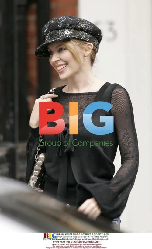 Kylie Minogue leaves London home for dance lesson
