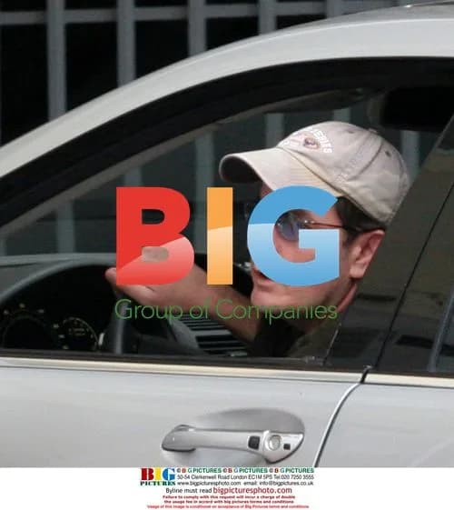 Charlie Sheen Enters Apartment After Divorce Filing