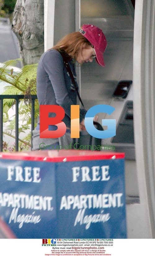 Rene Zellweger on Shopping Trip