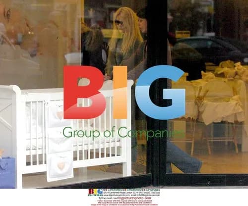 Claudia Schiffer and Baby Clementine Shopping